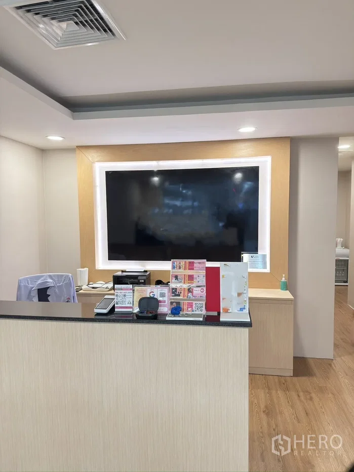 picture For rent Retail Space 57 sq.m. in Khlong Tan, Khlong Toei, Bangkok BTS Asok - 2/8