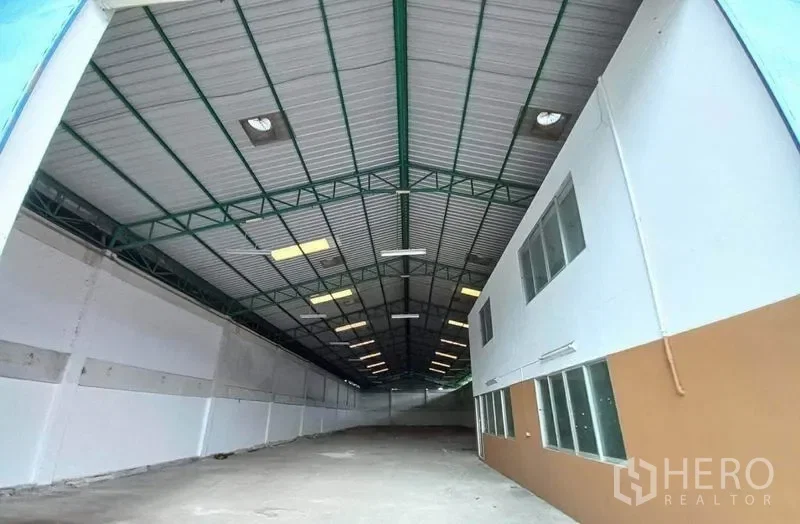 picture For rent Warehouse 1000 sqm in Mueang Samut Prakan, Samut Prakan - 2/3