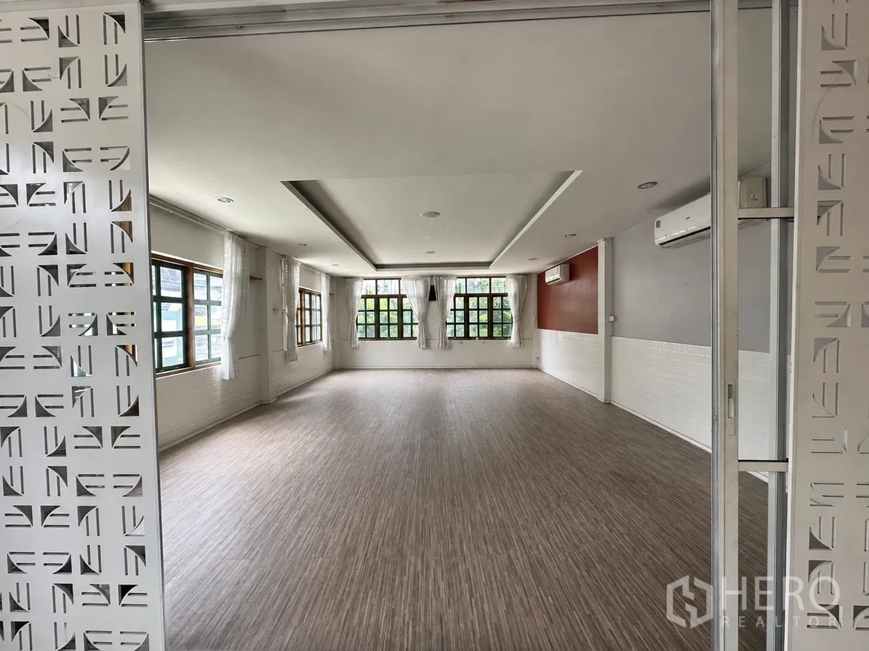 รูป ให้เช่า พื้นที่ขายของ 247 ตรม ยานนาวา สาทร กรุงเทพมหานคร BTS วุฒากาศ - รูปที่ 2/10