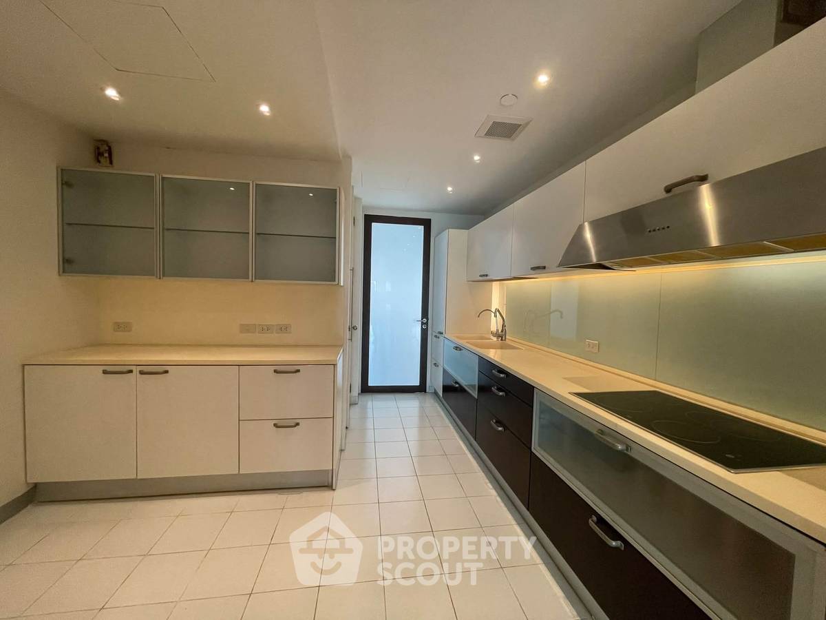 รูป คอนโด 3-ห้องนอน ที่ สาธร การ์เด้นส์ ใกล้ MRT สีลม (ID 3368738) - รูปที่ 9/20