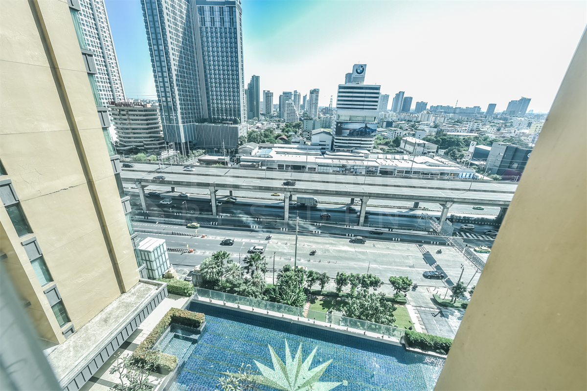 picture Equinox Phahol-Vipha Easy Start with a City Dweller Lifestyle - 8/10
