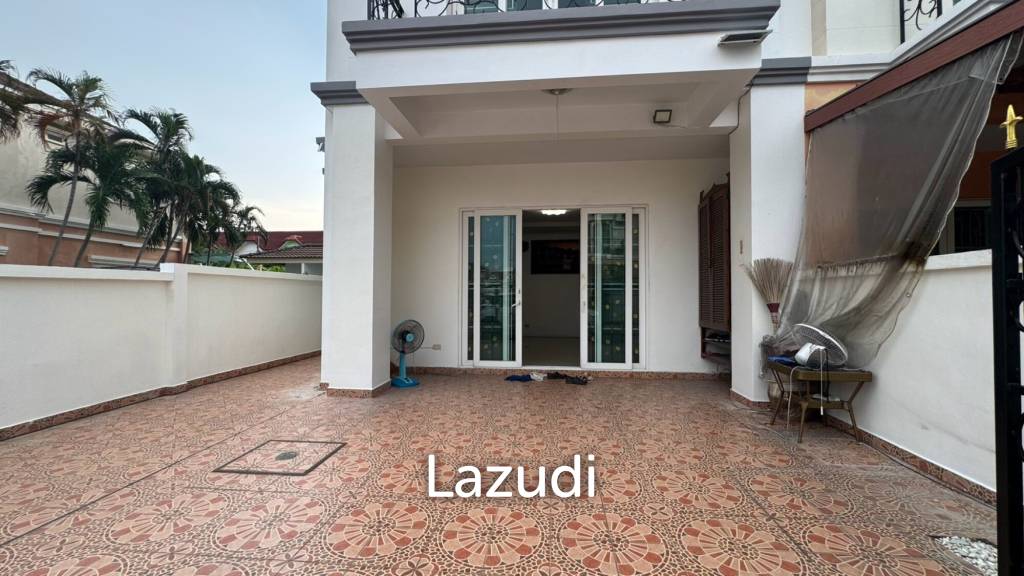 รูป ขายทาวน์เฮาส์สไตล์ทันสมัย ​​ 2 ห้องนอน ที่ แอล เค พัทยากลาง - รูปที่ 26/27