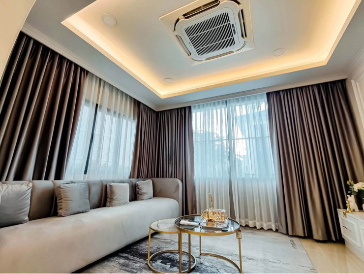 picture Large, luxurious rental house; fully furnished and equipped with appliances. - 25/50