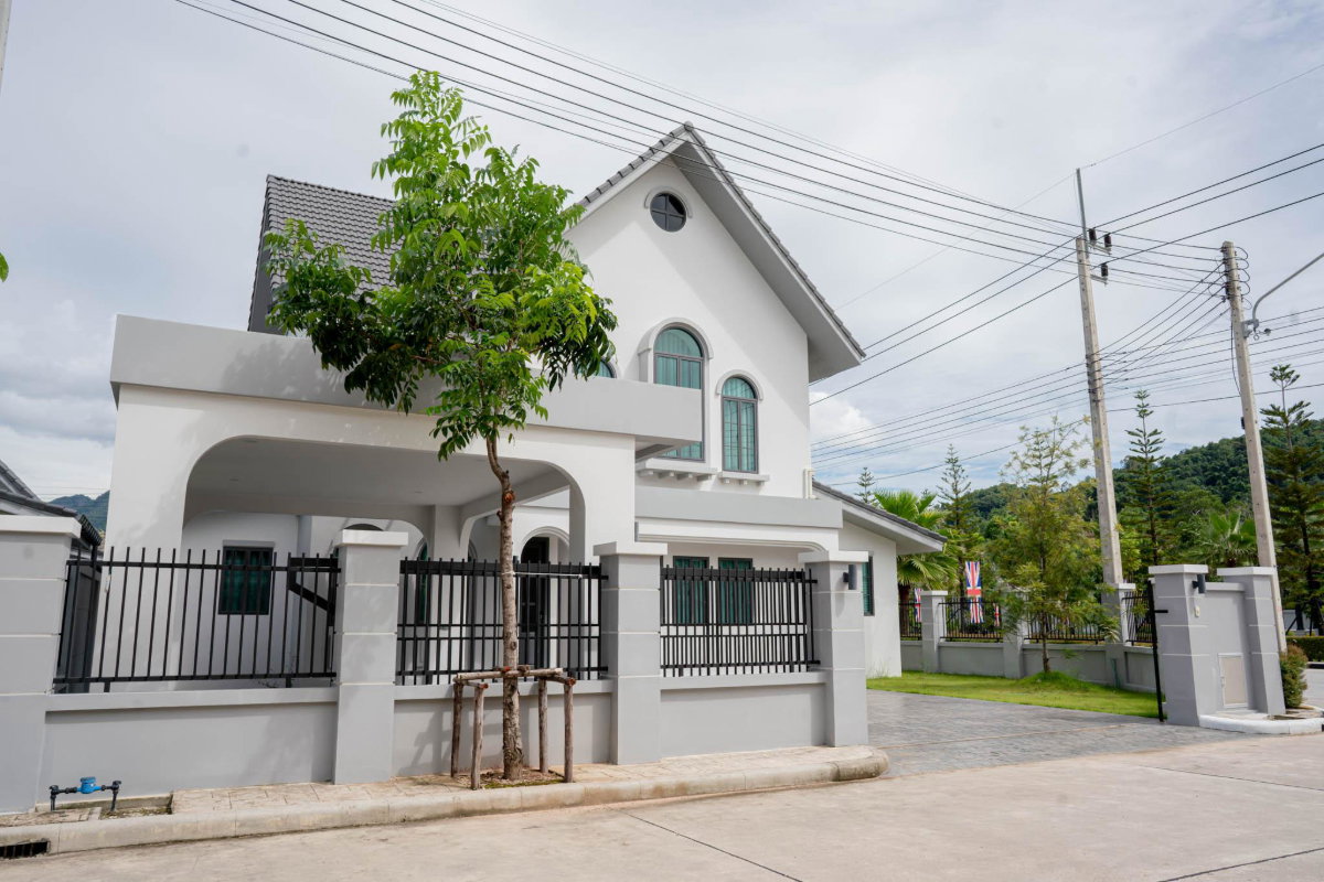 รูป NewProject-1 - บ้านเดี่ยวสไตล์ English Colonial ท่ามกลางธรรมชาติ เริ่มเพียง 6.2 ล้านบาท! - รูปที่ 10/12