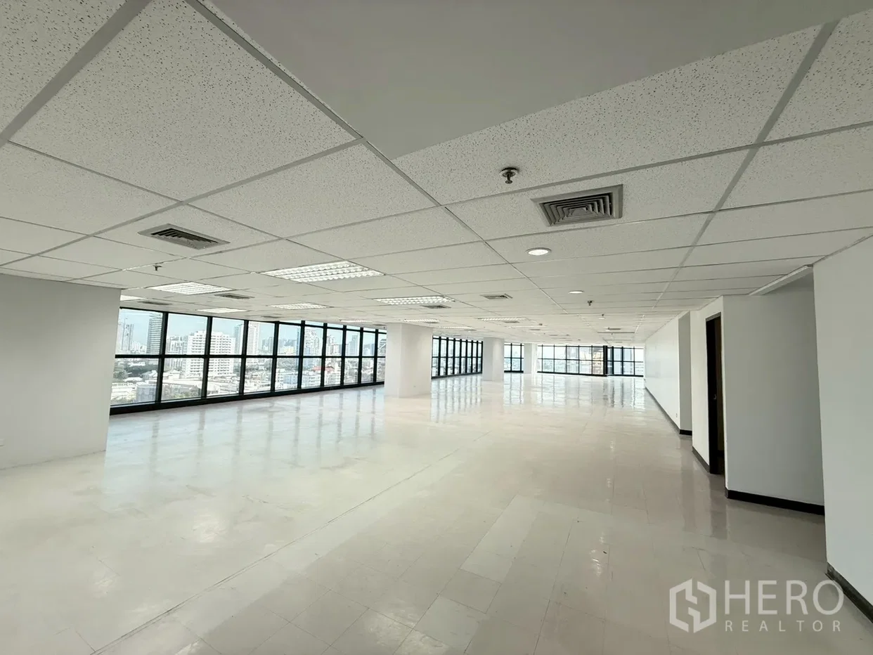 picture For rent Office Space 450 sqm in Watthana, Bangkok BTS Ekkamai - 1/10