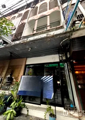 Shophouses for rent เอกมัย 5 : For rent Shophouse 175 sqm in Khlong Tan Nuea, Watthana, Bangkok BTS Thonglor