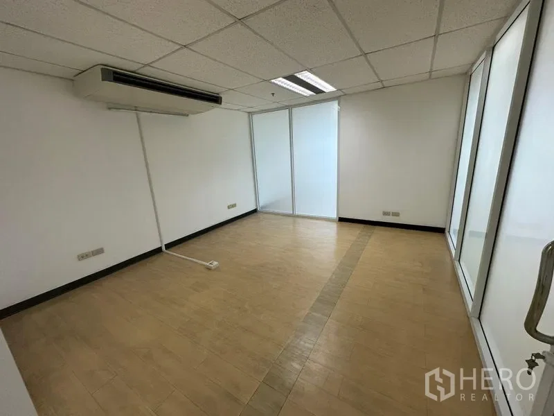 picture For rent Office Space 135 sqm in Khlong Tan Nuea, Watthana, Bangkok BTS Ekkamai - 2/7