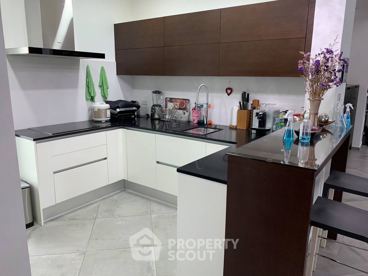 รูป วิลล่า 4-ห้องนอน ใกล้ เมืองพัทยา (ID 3373916) - รูปที่ 17/19