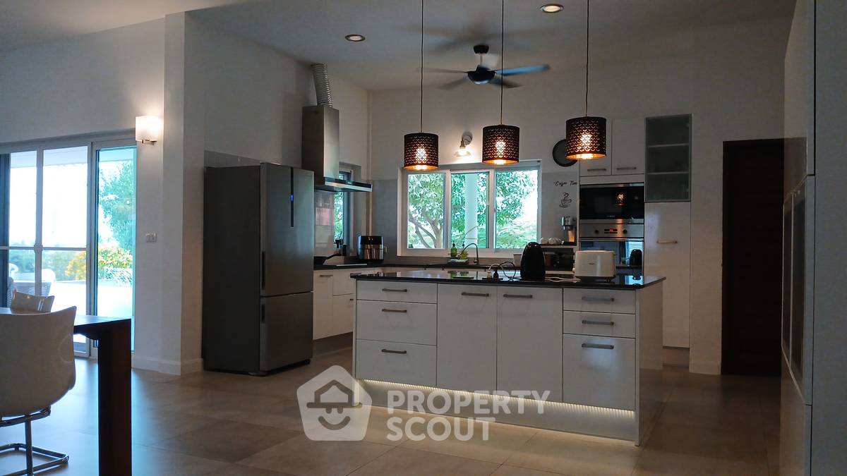 picture Pet-Friendly 4-BR Villa, 240 Sqm, Wang Phong, Pran Buri (ID 3373604) - 12/50