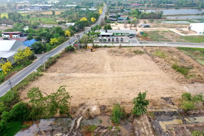 Land for sale Northern Region Industrial Estate Lamphun : Land plot for Sales - Baanthi, Lamphun - Closed to new development area, No Flooding