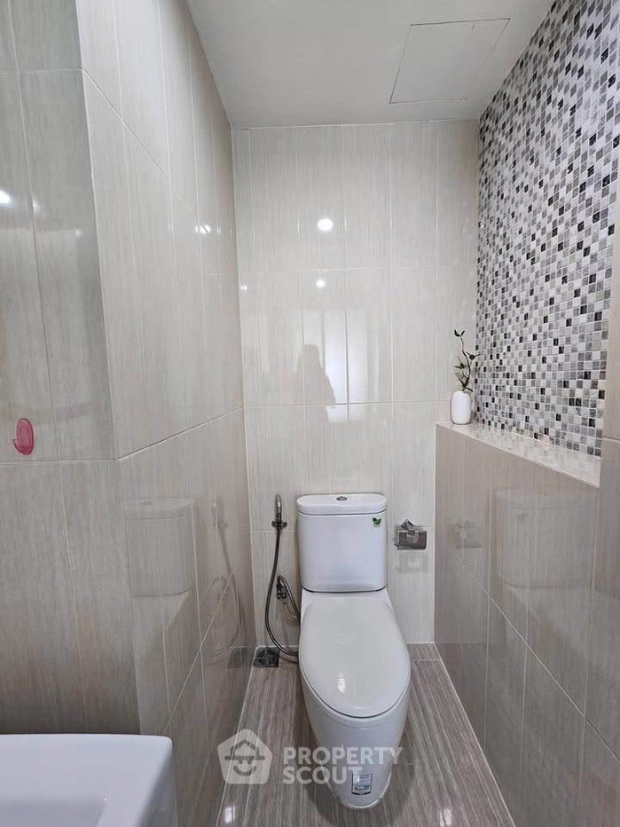 picture 2-BR Condo at Life Ratchadapisek near MRT Huai Khwang (ID 3372062) - 8/9