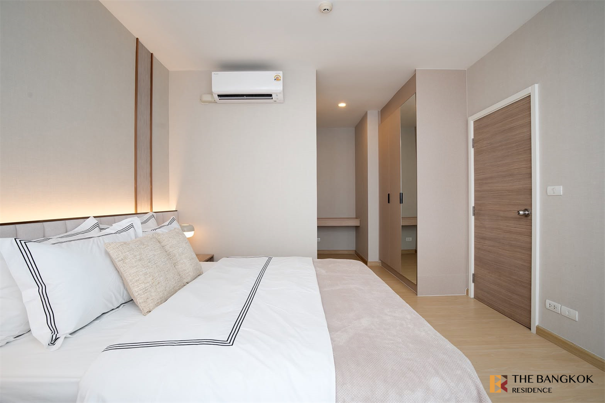 picture Hive Taksin Big discount, full deal near BTS Wongwian Yai - 1/10