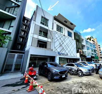 Townhouses for sale Bangkok : 3 Bedroom Townhouse for sale in Khlong Tan Nuea, Bangkok  6842512