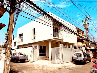 Houses for rent Bangkok : Spacious 3-BR 320 Sqm House In Huai Khwang | MRT Sutthisan (ID 3375080)