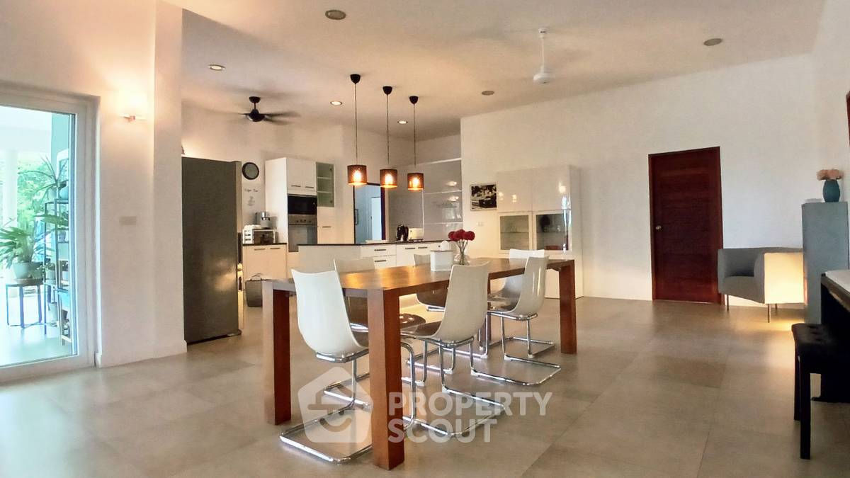 picture Pet-Friendly 4-BR Villa, 240 Sqm, Wang Phong, Pran Buri (ID 3373604) - 31/50
