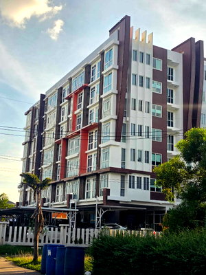 Condos for rent : Unit available for rent at Triple Tree Condominium, located 1 kilometer from Central Rayong.