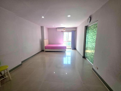 Condos for sale : Condo for sale Regent Home 2, only 300 meters, BTS Sai Yut Tel.0999983897