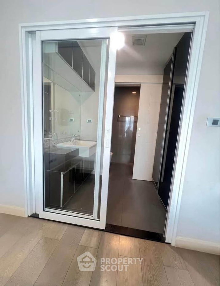 picture Great Value 1-BR At The Crest Sukhumvit 34, 200m To BTS Thong Lor (ID 3350306) - 11/11