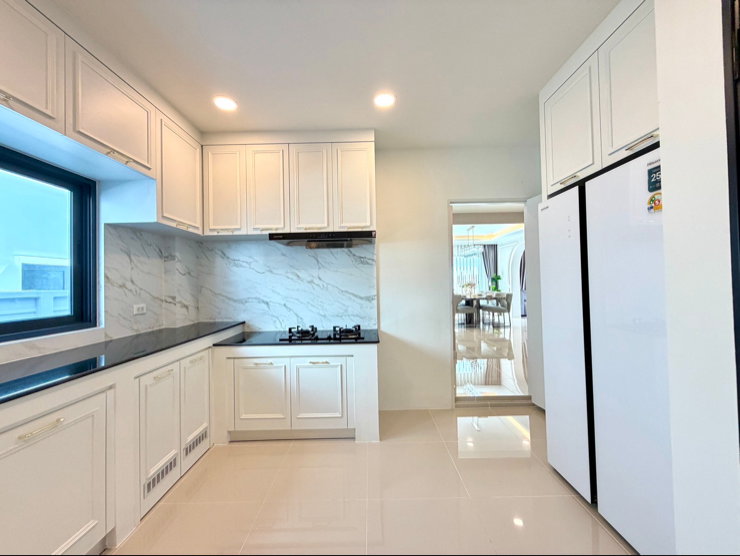 picture Large, luxurious rental house; fully furnished and equipped with appliances. - 29/50