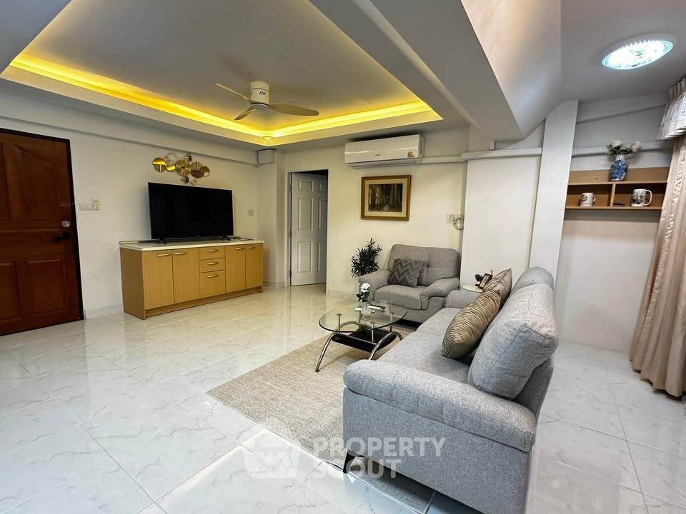 picture 1-BR Condo at Sombat Condoview close to Phratamnak (ID 2762315) - 2/6