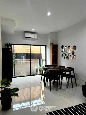 Townhouses for rent Bangkok : 2-BR Townhouse 150 Sqm At Baan Klang Muang Rama 9-Krungthep Kreetha (ID 3373735)