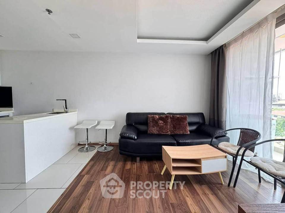 picture 1-Bedroom Condo For Rent At The Peak Towers, Phratamnak (ID 3336326) - 6/15
