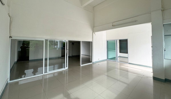 รูป ให้เช่าห้อง 2 คูหา ใกล้ ธ.TTB นิคมบางปู ห้องสวย ติดถนน รีโนเวทพร้อมเข้าอยู่ มีห้องน้ำในตัว สามารถย้ายเข้าได้เลย ตกแต่งเพิ่มเติมได้ - รูปที่ 2/12