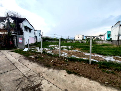 ขายที่ดิน : สร้างบ้านหรูบนที่ดินราคาคุ้มค่า! ขายที่ดิน 234 ตร.วา หมู่บ้านวิโรจน์วิลล์ บ้านกล้วยไทรน้อย หน้ากว้าง 20 เมตร   | #TPI-3516