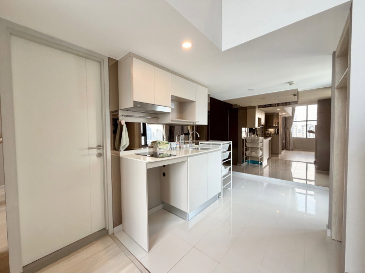 picture Knightsbridge Prime Sathorn | Duplex, 34th Floor, Corner Unit | 39.56 sq.m. | Only 5.99 million Baht. - 10/37