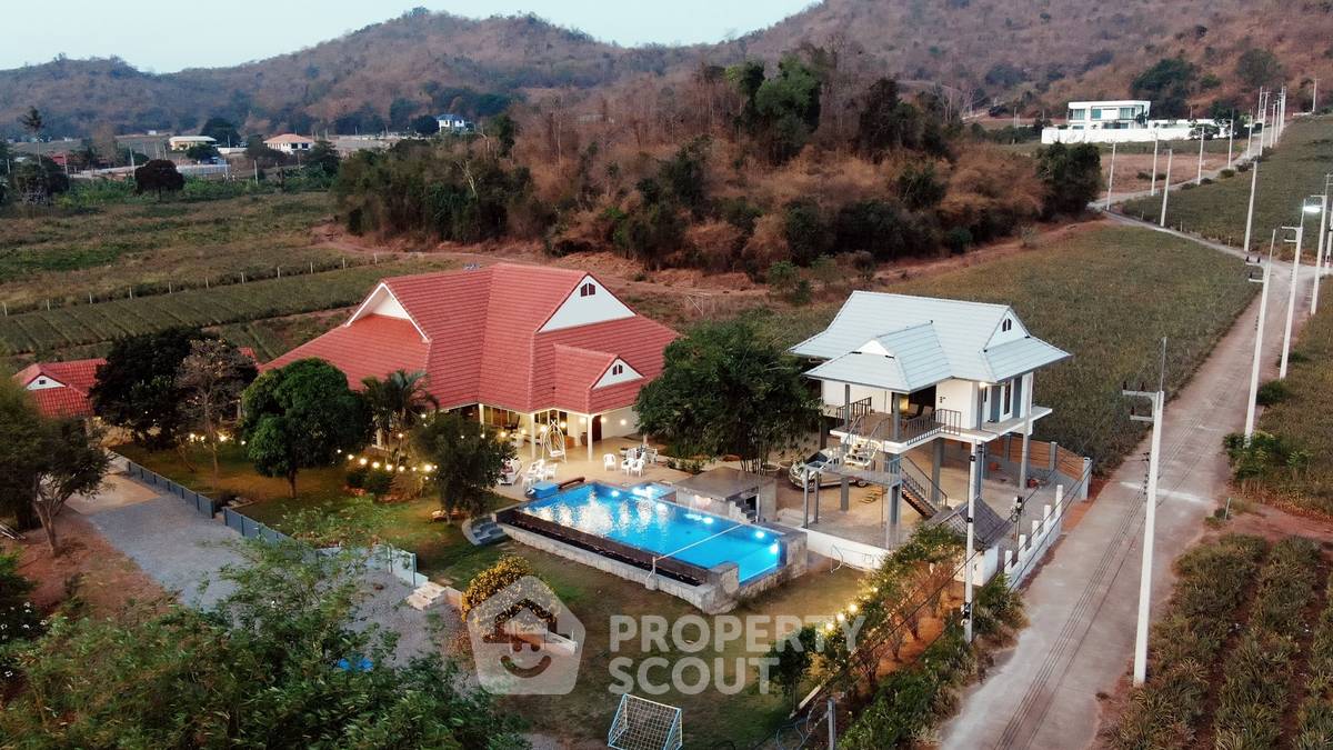 picture Pet-Friendly 4-BR Villa, 240 Sqm, Wang Phong, Pran Buri (ID 3373604) - 1/50