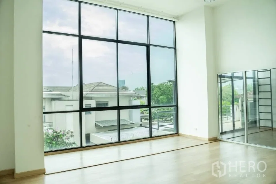 picture For rent Home Office 1200 sq.m. in Dokmai, Prawet, Bangkok - 11/24