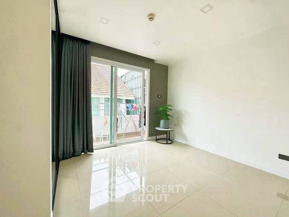 รูป คอนโด 3 ห้องนอน Little Norway Condominium ย่านพระตำหนัก (ID 3169603) - รูปที่ 10/11