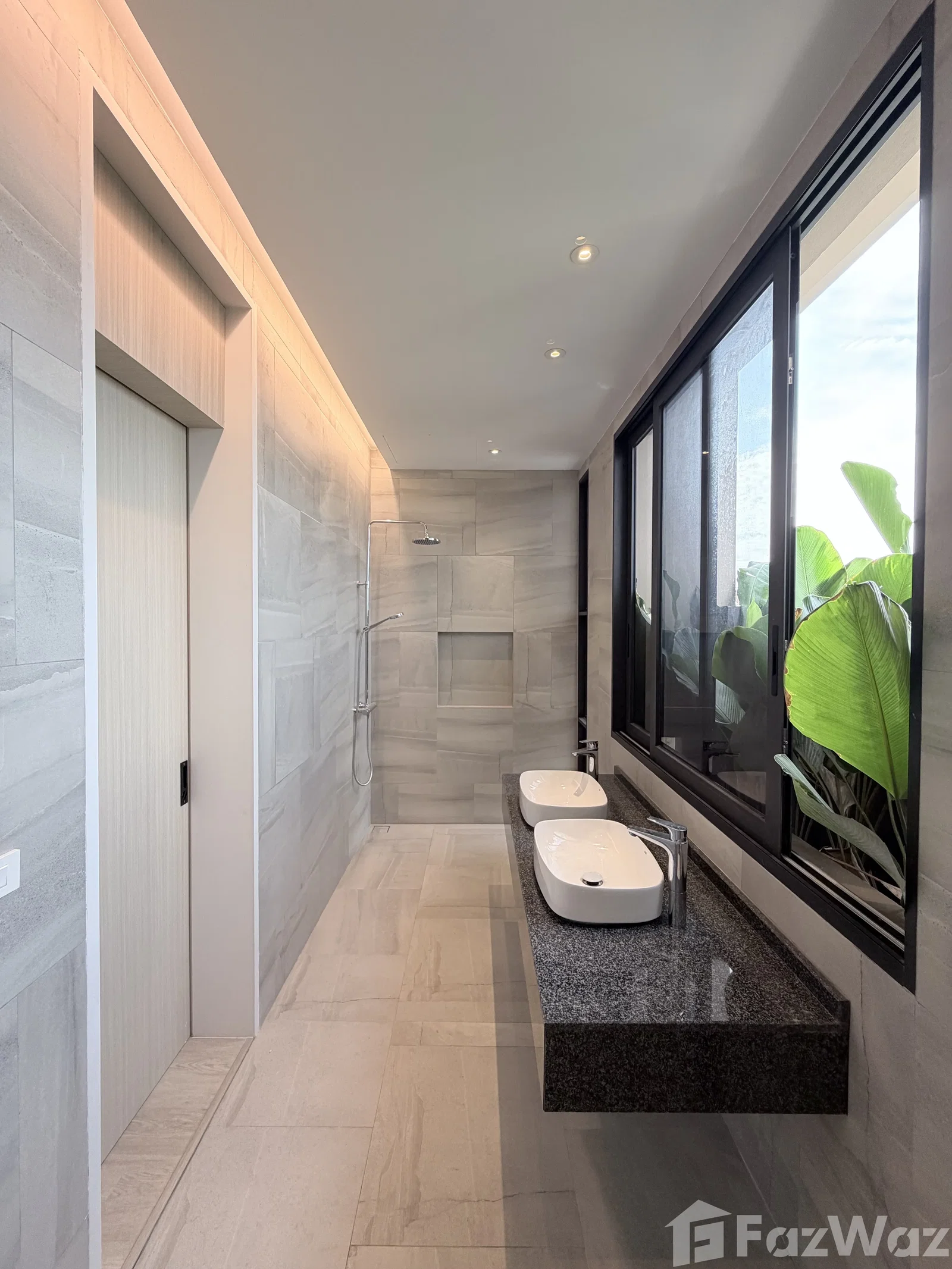 3-bed townhouse for rent, 250 sqm, 6.3 sq wah, Lat Phrao