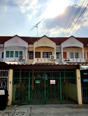 Townhouses for rent Bangkok : 2-Storey Townhouse for Rent – ​​2 Bedrooms, 2 Bathrooms – Soi Phahonyothin 54/1 (28 Sq. Wah) – Just 200m from BTS Saphan Mai – Only 12,000 Baht/Month