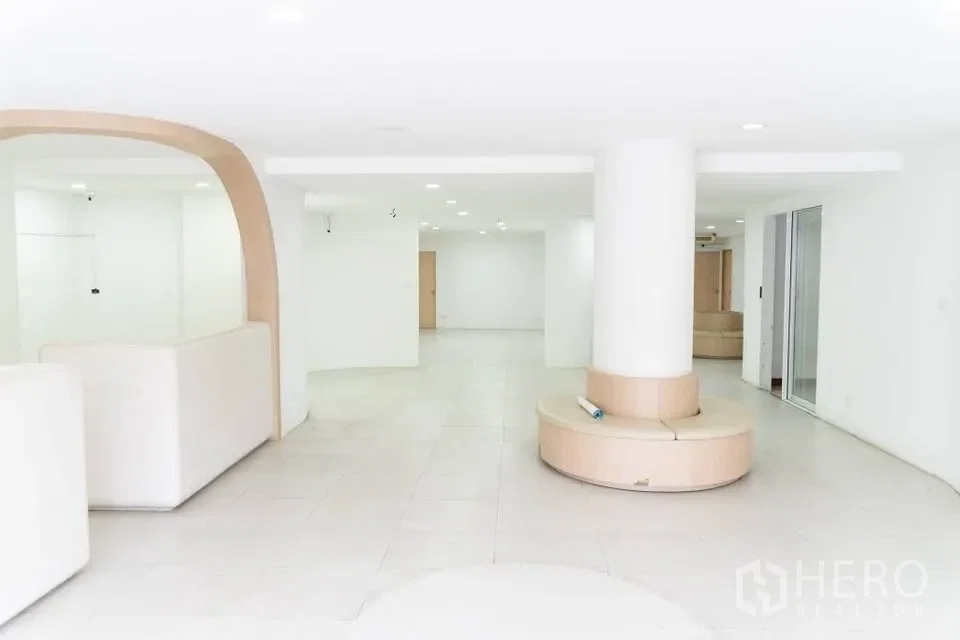 picture For rent Home Office 1200 sq.m. in Dokmai, Prawet, Bangkok - 4/24