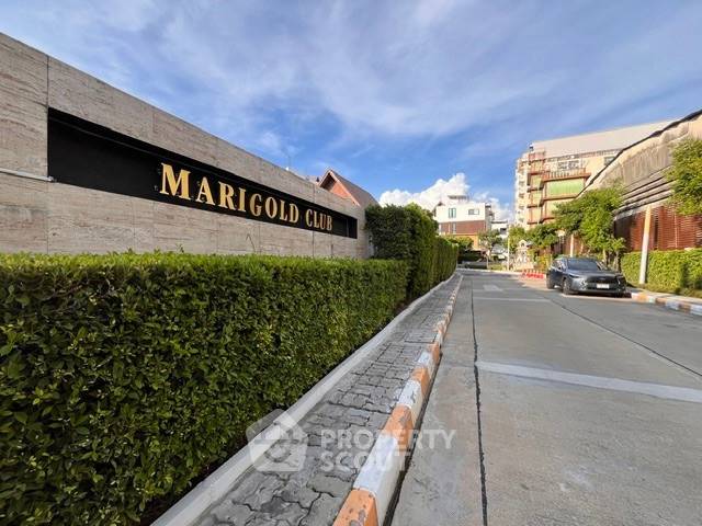 รูป ทาวน์เฮาส์ 4 ห้องนอน ขนาด 235 ตร.ม. Flora Marigold สาธุประดิษฐ์ (ID 3372169) - รูปที่ 36/37
