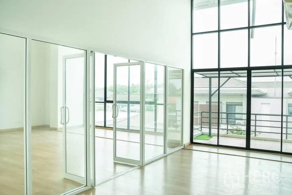 picture For rent Home Office 1200 sq.m. in Dokmai, Prawet, Bangkok - 8/24