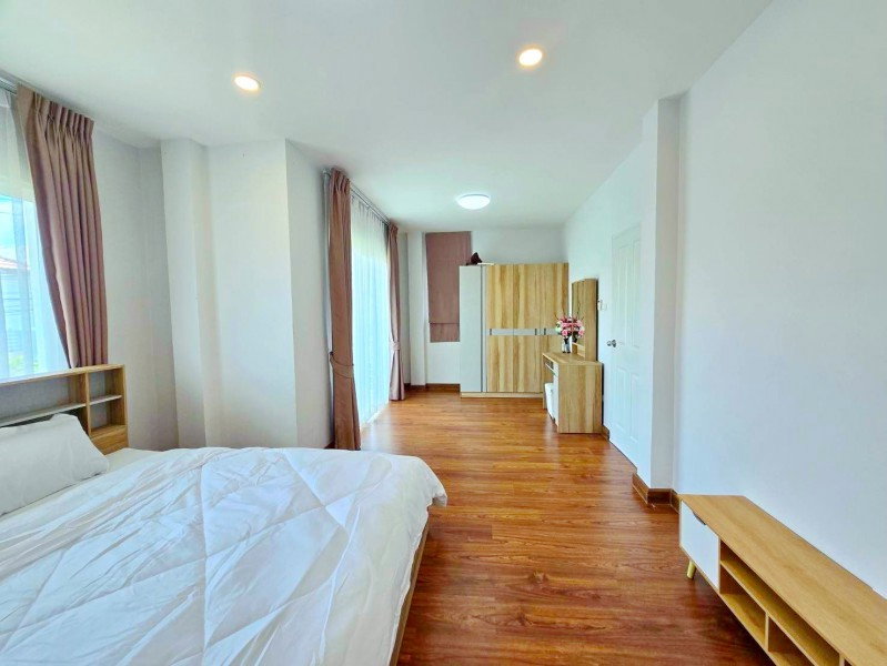 รูป 261005pptgnswa ให้เช่า บ้าน ศรีราชา บ่อวิน บ้านเดี่ยวหรู ฟังก์ชั่น 3 นอน 2 น้ำ140 ตร.ว. สนามกอล์ฟแหลมฉบัง บูรพากอล์ฟ คลับ 300ม. ใกล้กับ - รูปที่ 5/8