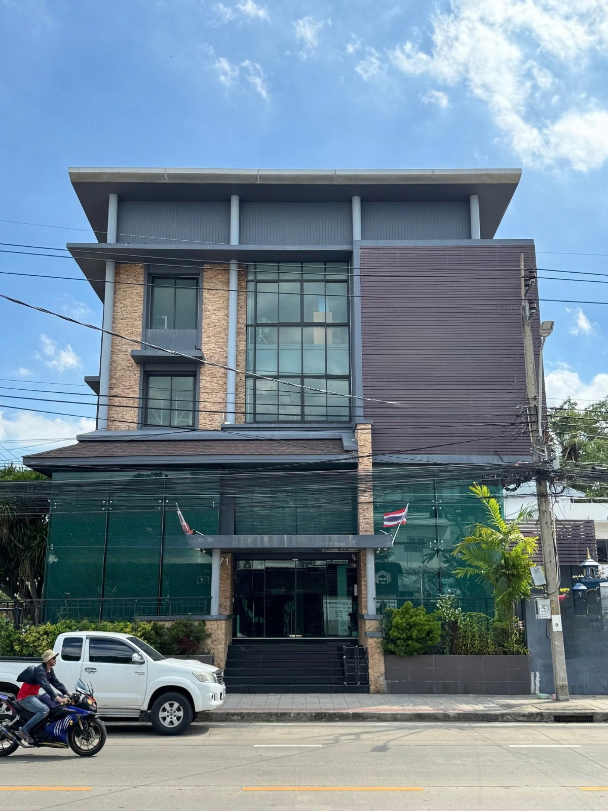 🏢✨ ขายอาคารสำนักงาน 3.5 ชั้น พร้อมลิฟต์ | เลียบทางด่วน - รามอินทรา