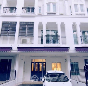 ทาวน์เฮาส์ 4 ห้องนอน ขนาด 382 ตร.ม. ที่ Leon Sukhumvit 62 ใกล้ BTS บางจาก (ID 3370193)