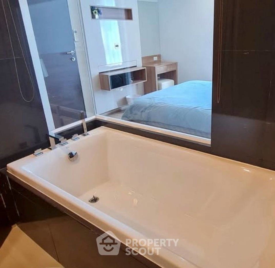 picture 27th-Floor 1-BR At Rhythm Sathorn Near BTS Saphan Taksin (ID 3374187) - 4/5