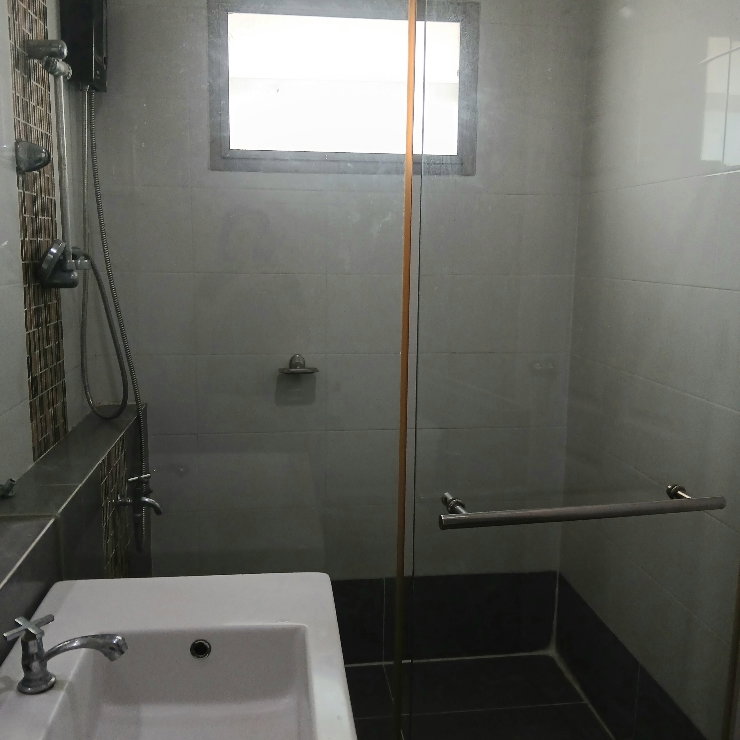 picture Tenant Occupied Home in a Prime Si Racha Location - 12/16