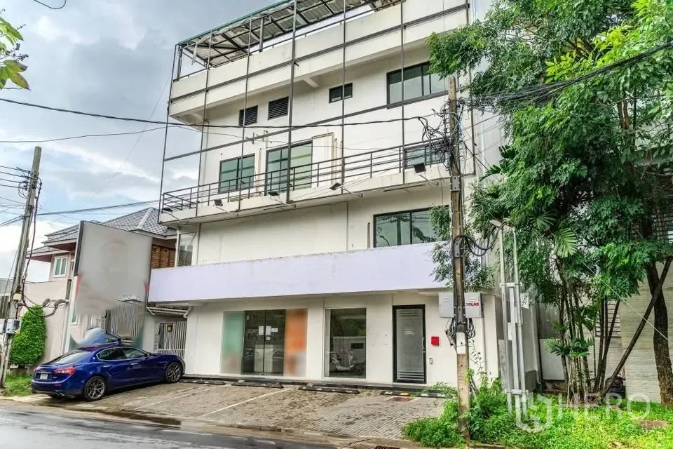 picture For rent Home Office 1200 sq.m. in Dokmai, Prawet, Bangkok - 1/24
