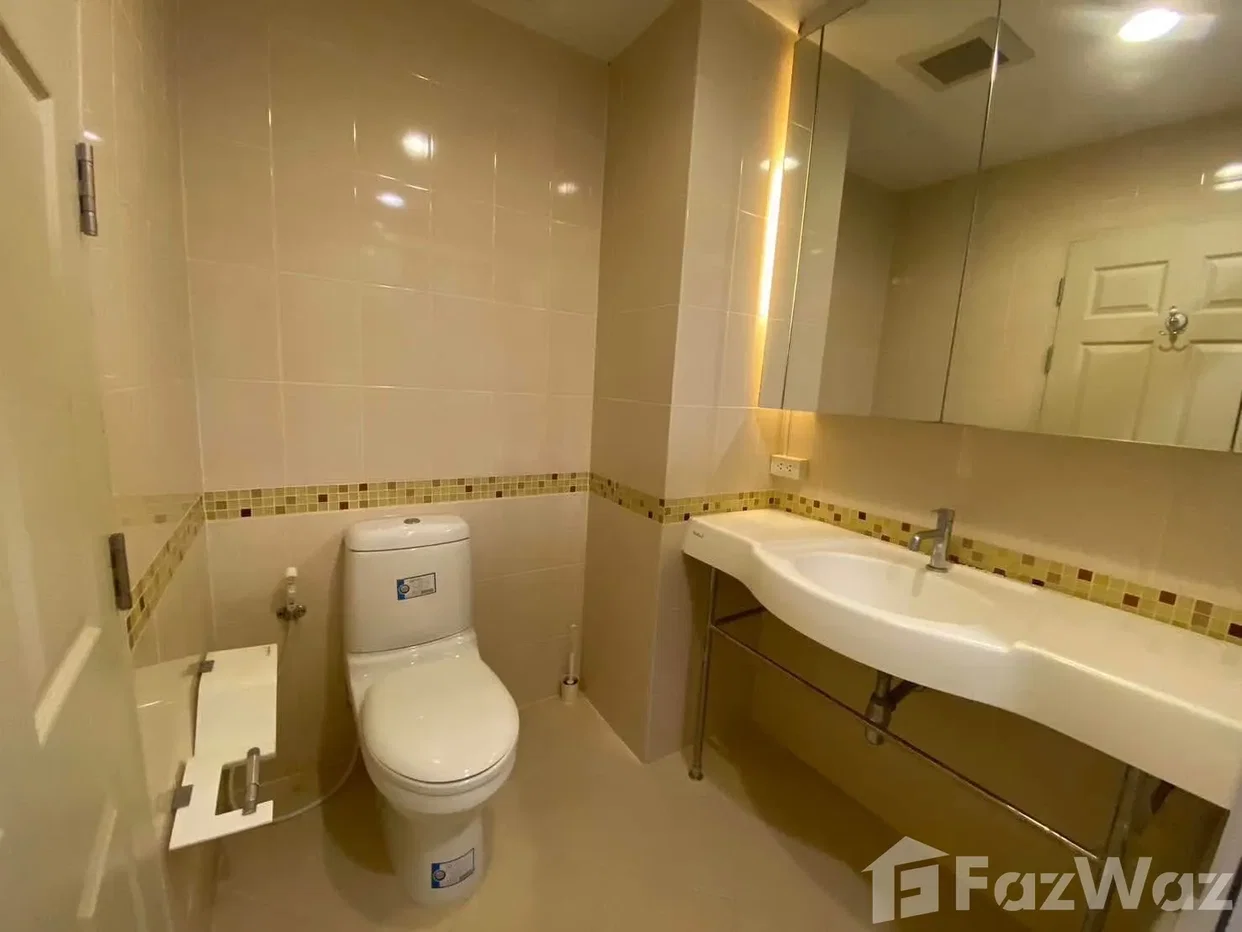 picture Top Floor Unit at Life @ Ratchada - Ladprao 6842260 - 9/10