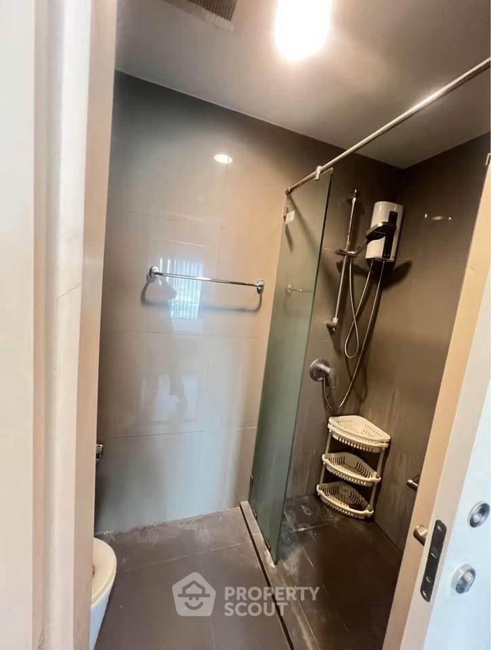 picture Great Value 1-BR At The Crest Sukhumvit 34, 200m To BTS Thong Lor (ID 3350306) - 4/11