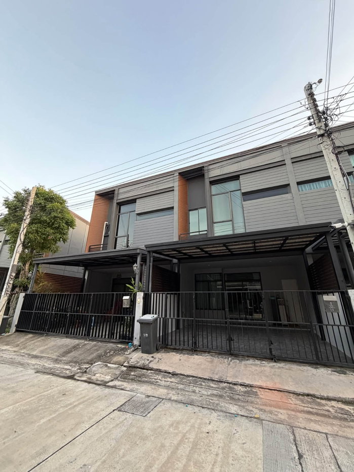 รูป 🐶🐱ทาวน์โฮมให้เช่า : เวิร์ฟ พระราม 9 - 2 ห้องนอน 2 ห้องน้ำ | ใกล้ Nirvana PORCH *น้ำไม่ท่วม* - รูปที่ 1/10