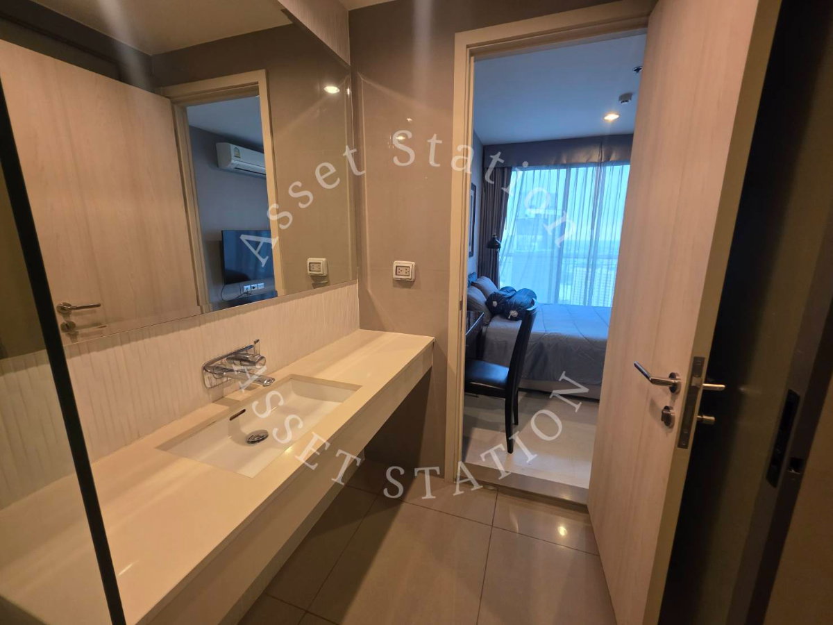 picture Rhythm Sukhumvit 42 |🚄 Near BTS Ekkamai and Gateway Ekamai - 8/10