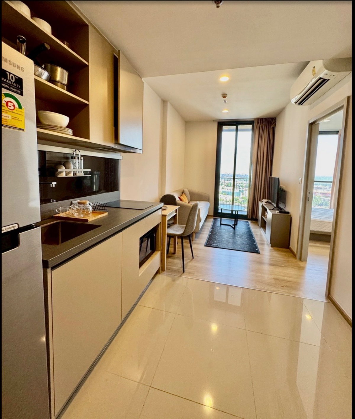 For rent : Oka Haus Sukhumvit 36, Shuttle service to Thonglor Station, Rent 22,000Baht / Month, Accepts a 6 month lease.