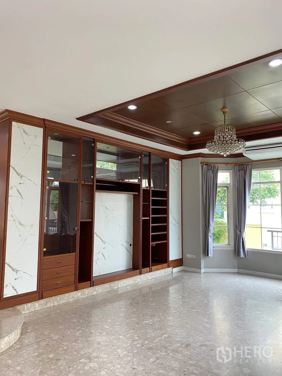 4-bed house for rent, 250 sqm, 122 sq wah, Phra Khanong