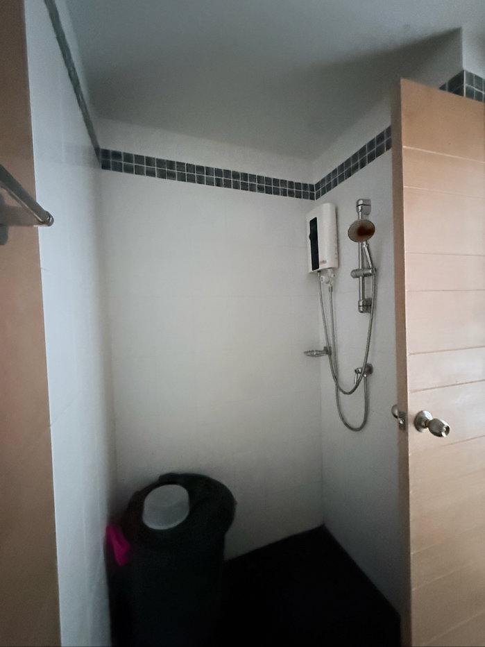 picture Condo for sale, Ratchaporn Place, poolside room - 8/11